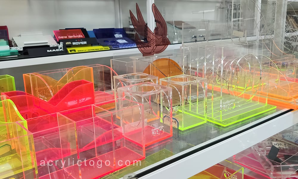 Custom acrylic manufacturer showcasing OEM acrylic fabrication samples and display products